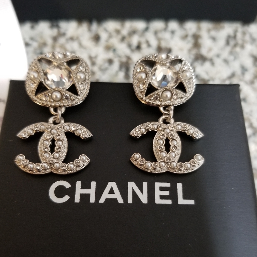 🆕 SOLD !!!! CHANEL Runway Spring /Summer 22 - Picture 10 of 12